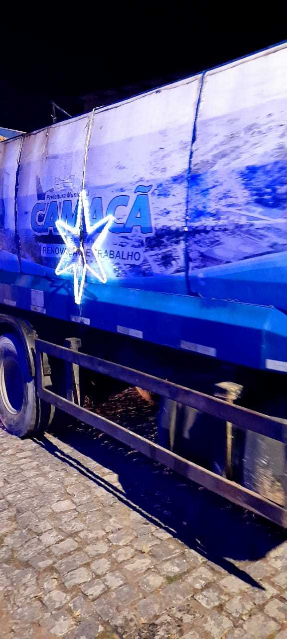 Camacã: Criança de 5 anos faz homenagem e dar presentes para os garis do caminhão coletor de lixo, Frank